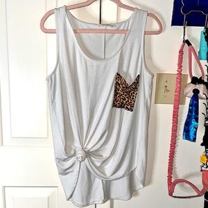 ✨Zenana white leopard print pocket tank size L✨